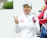 [포토]정윤지 '기분 좋은 쌍브이'