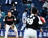 [포토] 임준형, 현수형 받으세요!