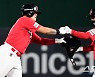 [포토] '2루타' 추신수 '달아날 기회야'