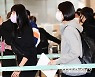 [포토] 이재영-이다영 '몰려든 취재진에도 묵묵부답 출국'