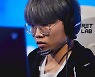 [롤드컵] T1, EDG 꺾고 4승 1패..1위 결정전 여지 만들었다