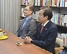 최재형 "정권교체 위해 洪과 함께"..홍준표 "같이 정권탈환 할 것"