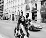 블랙핑크 지수, 거리를 런웨이로 만드는 독보적 미모