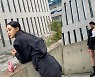 이주연, 비현실적인 종잇장 몸매..얼굴 소멸되겠어