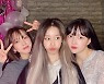 초아, 지연X예린과 립스틱 돌려쓰는 사이..셋 다 '연기돌'