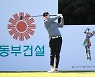 타구 바라보는 이정민