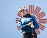 타구 지켜보는 지한솔