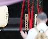 기시다 야스쿠니 공물 봉납에 中 신화통신 "전쟁범죄에 잘못된 메시지"