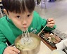 김소현 아들, 10살 되더니 용기 많은편..母도 놀란 쌍꺼풀 "오징어게임 옷 입고 외식"