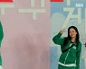 '런닝맨' 송지효, 셀카 찍는 김종국 뒤에서 깜찍 포즈.."럽스타그램"