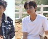[TV엿보기] '1박 2일' 이정재·정우성 절친 사진 작가, 김선호에 팬심 고백