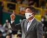 [벤치명암] 9일 동안 5경기 KCC 전창진 감독 "쉬는 동안 컨디션 조절할 것"
