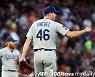 PS인데 2G연속 같은 선발투수..로버츠 오프너 전략, WS행 승부수[NLCS]
