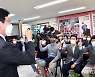 부산서 지지 호소하는 유승민