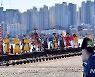 부산 광안리에 경상좌도수군절도사 행렬 조형물