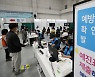 마지막 거리두기 될까..내일부터 수도권 최대 8명