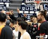 KT, 오리온 잡고 '단독 1위'