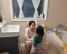 '둘째 임신' 이지혜 4살 딸, 훌쩍 크더니 母 사랑 남달라.."치카도 내맘대로 못하는 우리집"