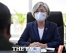 한국노총 위원장과 면담하는 강경화 [포토]