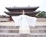 [포토] '한복홍보 미디어 포토세션'에서 포토타임 갖는 한빛단 김민경 회장