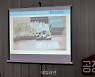 '조폭연루설' 주장하며 관련 돈다발 사진 공개한 김용판 의원