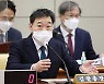 野 "영장 재청구·시장실 압수수색 제외" 질타..김오수 총장 "검찰 수사의지 분명하다" 맞서