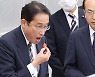 후쿠시마 딸기 먹는 日총리  "오염수 방류 미룰 수 없다"