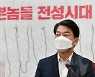 野 러브콜에..안철수 "출마 결정 아직, 단일화 언급은 성급"