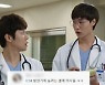 "발연기에 놀란 옆 의사들"..배우 조롱 댓글 버젓이 올린 KBS