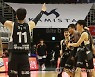 kt, 오리온 꺾고 4연승 신바람..단독 선두