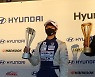 정동하, 레이싱 경기서 2위 기록..카레이서로 열정 과시