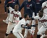 애틀랜타, NLCS 2경기 연속 끝내기 안타로 다저스 눌러