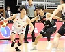 드리블하는 오리은 한호빈