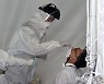 오후 9시 최소 1015명 신규확진..105일째 네 자릿수