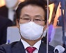 與 "김용판, 조폭과 짜고치는 고스톱 폭로..사퇴하라"