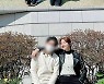 소이현, 다른 남자랑 커플룩+어깨동무까지? "♥인교진보다 더 같이 있어"
