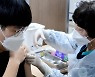 고1·2 백신접종 첫 날 "백신 부작용 딱히 걱정 안해..대면수업·가족여행 등 기대"