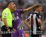 쓰러진 관중 구한 레길론 "축구보다 중요한 게 있습니다"