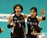 [실업배구 종별선수권] 공격성공시킨 이솔아와 이연재.