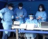 [포토] 검사준비하는 의료진들