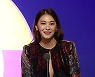 [포토]'제8회 이데일리 문화대상' 공로상 발표하는 배우 유인영