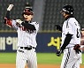 [포토] LG 문성주 '알통 세리머니'
