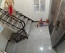 CCTV 자꾸 울려 봤더니..알몸男 계단 내려오며 충격 행위