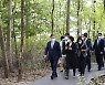 文 지지율 하락에 靑 "말년 없는 정부..끝까지 최선"