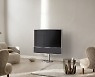 뱅앤올룹슨, 공간제약 없이 즐기는 4K OLED TV 베오비전 콘투어 출시