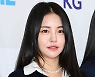 브레이브걸스 유정, '러블리 꼬북좌' [사진]
