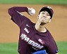 역투 펼치는 키움 선발 안우진 [사진]