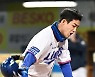 구자욱,'삼진 판정에 헬멧 내던지며 강한 항의' [사진]