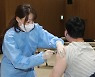 모더나 2차 백신 접종 후 50대 여성 뇌출혈로 쓰러져