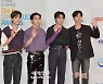 [포토] 뉴이스트 '반가운 손인사'